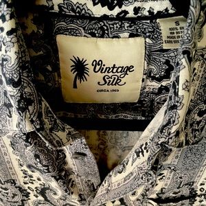 Retro Black Paisley Print Button Front